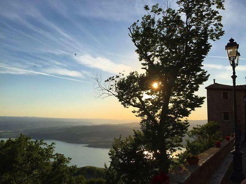 Le Casette Di Civitella La Casa Di Nonna Giulia Civitella Del Lago Exterior photo